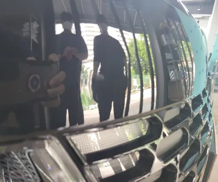 안드로메다 디자인!!! 스타리아 신차검수 아...이래서 꼼꼼하게 봐야됩니다! 도장불량 및 휠 까짐 발견. (카스페이스 도봉점) / 도봉구 도봉동