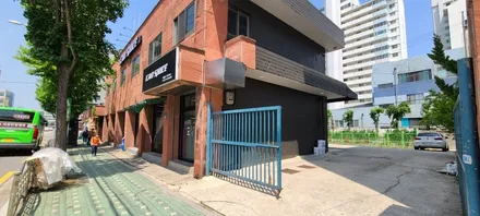 안드로메다 디자인!!! 스타리아 신차검수 아...이래서 꼼꼼하게 봐야됩니다! 도장불량 및 휠 까짐 발견. (카스페이스 도봉점) / 도봉구 도봉동