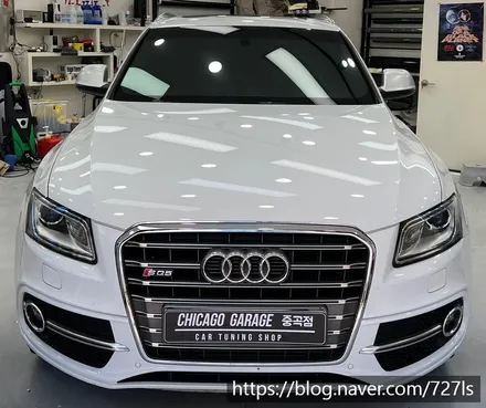 [강남 랩핑]아우디 SQ5 크롬 딜리트,앰블럼 도색,전면 라이트 필름 시공 / 서울 광진구