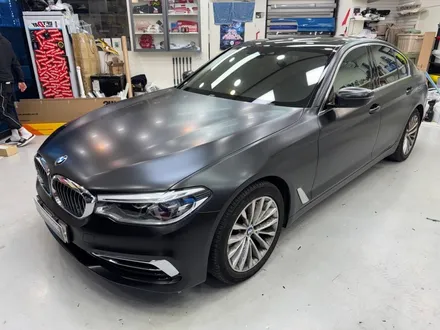 BMW 전체랩핑 가격과 과정, 강남 5시리즈 520d 사틴 블랙 작업기 / 서울 광진구 중곡동
