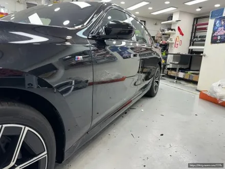 BMW 740 I 신차 출고하고 바로 신당 랩핑 전문점에서 크롬딜리트로 드레스업했어요. / 서울 광진구