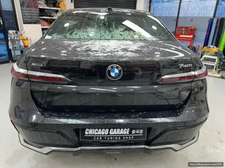 BMW 740 I 신차 출고하고 바로 신당 랩핑 전문점에서 크롬딜리트로 드레스업했어요. / 서울 광진구