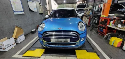미니쿠퍼 D 5도어 17년식 엔진오일교환, 에어컨필터교체, 연료필터교체 작업 MINI COOPER D five-door 합성유 쉘 힐릭스 ECO 대구수입차정비 씨앤디인터내셔널