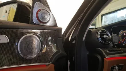 벤츠 E300 W213 부메스터 3D 전동 트위터 장착 작업 대구 벤츠 정비 및 튜닝 벤츠 엔진오일 교환 전문점 씨앤디인터내셔널 BENZ E클래스 실내 감성 튜닝