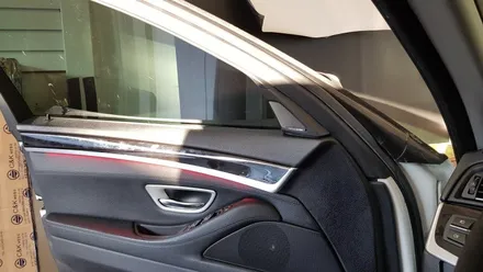 BMW 528i 트렁크쇼바장착/하만트위터커버 및 엠비언트 레드 시공작업]대구트렁크작업 트위터 작업 엠비언트레드작업 BMW전문점 BMW튜닝점 자동차정비 LED실내튜닝 대구앞산씨앤디