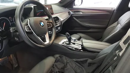 BMW G30 520d 회오리트위터, 미드커버, 미드스피커 교체 장착 작업 바워스ST 엠비언트 무드등 BMW튜닝 대구 씨앤디인터내셔널 5시리즈 17년식 엔진오일교환 작업