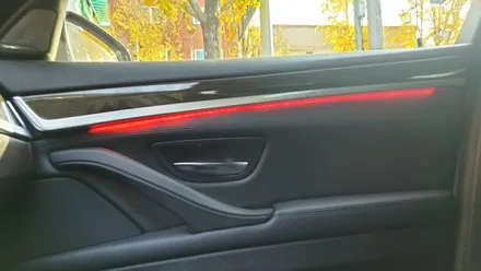 BMW F10 528i 레드 엠비언트 작업 실내엠비언트 실내무드등 도어라이트 분위기 좋은 LED 실내라이트 5시리즈 튜닝 대구 수입차 정비 수리 전문점 대명동 씨앤디인터내셔널