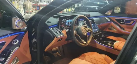 벤츠 S450 22년식 액티브 엠비언트 라이트 부메스터 모니터 리어 LR RH 교체 시공 후기, 벤츠 부메스터 튜닝 전문점 실내 분위기등 무드등 대구 대명동 씨앤디인터내셔널
