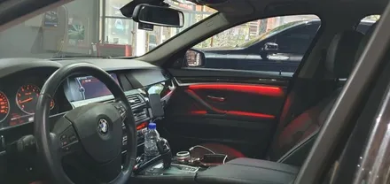 BMW 5시리즈 F10 528i 레드 엠비언트 장착 작업 BMW528i 순정형 엠비언트 F10 실내 무드등 감성UP 튜닝UP LED 레드단색엠비언트 시공 후기 대구 씨앤디인터내셔널