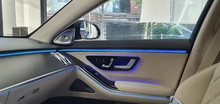 대구 벤츠 S클래스 S450 22년식 액티브 엠비언트와 함께 4D 전동트위터 교체하여 실내 분위기 반전!  차량내 인테리어 하기 좋은 전동트위터 대구엠비언트 대구자동차전문 씨앤디