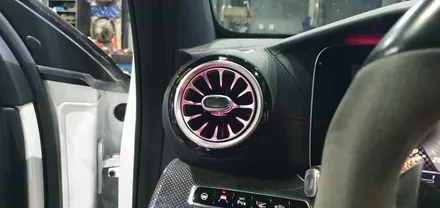: 벤츠 E43 AMG 엠비언트 송풍구 교체 : 날마다 기분따라 엠비언트 색상을 통해 색다른 기분전환 ✨ 같은 도로 위 다른 기분 🎶 대구 대명동 씨앤디인터내셔널 대구씨앤디 :