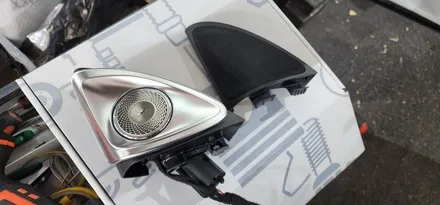 벤츠 W213 E250 22년식 LED송풍구 엠비언트 1열 2열, 4D부메스터 트위터, LED미드스피커커버 장착 튜닝작업 BENZ E클래스 실내 무드등 대구수입차튜닝 앞산 씨앤디