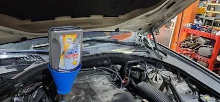 BMW 5시리즈 F10 520d 13년식 엔진오일교환 및 실내 운전석 윈도우스위치커버 손잡이 브라운색상 교체 작업 시공후기 BMW520d 고질병 대구수입차정비 씨앤디인터내셔널