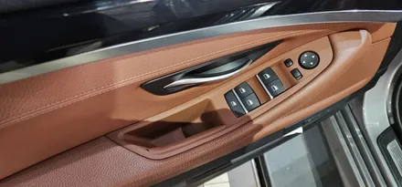 BMW F10 520d 운전석,조수석 손잡이 교체 작업 BMW고질병 실내손잡이 진득거림으로 인한 교환 시공후기 5시리즈 16년식 대구수입차정비 BMW정비 BMW튜닝 씨앤디인터내셔널