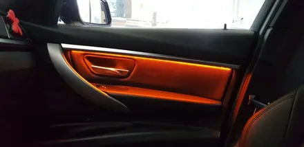 BMW 3시리즈 F30 320d 도어 엠비언트 실버몰딩 시공 작업 대구 씨앤디인터내셔널 BMW튜닝 전문점 실내엠비언트 장착 실내튜닝 수입차튜닝 전문 대구남구씨앤디