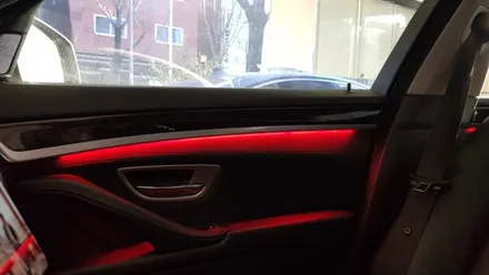 BMW 528i 트렁크쇼바장착/하만트위터커버 및 엠비언트 레드 시공작업]대구트렁크작업 트위터 작업 엠비언트레드작업 BMW전문점 BMW튜닝점 자동차정비 LED실내튜닝 대구앞산씨앤디