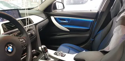 BMW F30 실내 도어 엠비언트 장착 실내라이트 튜닝 전문점 LED 도어 무드등 시공 3시리즈 320d 대구 카센터 씨앤디인터내셔널