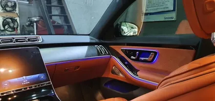 벤츠 S450 22년식 액티브 엠비언트 라이트 부메스터 모니터 리어 LR RH 교체 시공 후기, 벤츠 부메스터 튜닝 전문점 실내 분위기등 무드등 대구 대명동 씨앤디인터내셔널