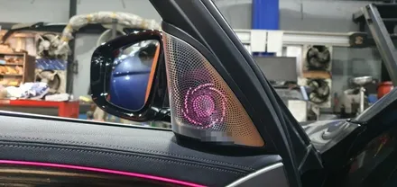 BMW 5시리즈 G30 520i 21년식 회오리트위터 LED미드스피커커버 미드스피커 장착 작업 G30회오리트위터스피커 튜닝 스피커교체 시공후기 실내인테리어 분위기 무드등 대구씨앤디