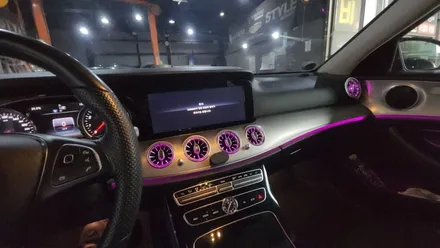 대구 벤츠 W213 E200 18년식 송풍구 엠비언트 1열 2열 장착 작업 BENZ E클래스 실내 LED 엠비언트 라이트 무드등 터빈디자인 튜닝업! 대구수입차정비 벤츠튜닝 씨앤디