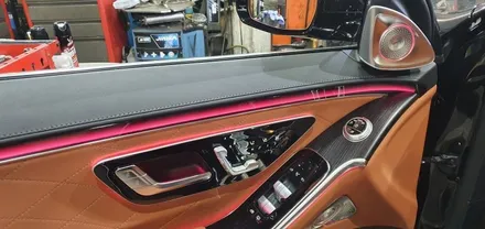 벤츠 S450 22년식 액티브 엠비언트 라이트 부메스터 모니터 리어 LR RH 교체 시공 후기, 벤츠 부메스터 튜닝 전문점 실내 분위기등 무드등 대구 대명동 씨앤디인터내셔널