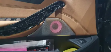 BMW 5시리즈 G30 520i 21년식 회오리트위터 LED미드스피커커버 미드스피커 장착 작업 G30회오리트위터스피커 튜닝 스피커교체 시공후기 실내인테리어 분위기 무드등 대구씨앤디