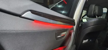 : BMW 528i 단색 가변 엠비언트 레드 라이트 시공 작업 : 앞도어 + 도어포켓뿐만아니라 뒷쪽도어까지? ✨ 화려한 색상보다 은은한 빛을 원하시는 분들도 가능 : 대구씨앤디 :