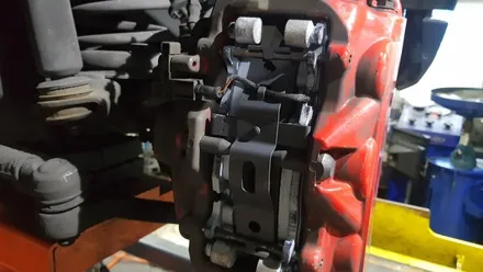 [대구씨앤디] 소음발생 차체높이차이 🛠 : 벤츠 AMG G63 W463 지바겐 프론트 브레이크 패드, 센서 교체 : 대명동 자동차정비 자동차점검 씨앤디인터내셔널 차량부품 :