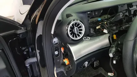 [색깔이 변하는 LED 송풍구 엠비언트 1열 시공 후기🌈]벤츠 E클래스 W213 E200 (2018)_기존 밋밋한 송풍구에서 변신!!✨_대구 남구 수입차 벤츠 튜닝샵 씨앤디