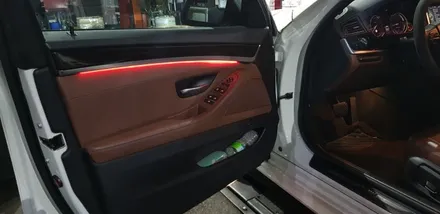 BMW 520d 엠비언트 라이트 실내 LED 무드등 레드 시공 작업