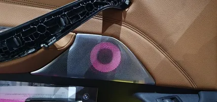 BMW 5시리즈 G30 520i 21년식 회오리트위터 LED미드스피커커버 미드스피커 장착 작업 G30회오리트위터스피커 튜닝 스피커교체 시공후기 실내인테리어 분위기 무드등 대구씨앤디