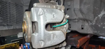 BMW G30 520i 프론트/리어 브레이크패드 교체 리어 디퍼런셜오일 데후오일 교환 작업 5시리즈 20년식 BMW520i 앞패드교환 뒤패드교환 시공후기 대구수입차정비 남구 씨앤디
