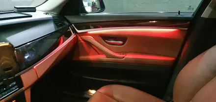 BMW 5시리즈 F10 520d 엠비언트 라이트 레드 LED 무드등 튜닝 4도어 비노출 조명 단색 앰비언트 BMW 튜닝 전문점 대구 씨앤디 인터내셔널