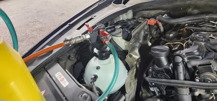 BMW F10 528i 엔진오일교환 및 냉각수누유로 인한 냉각수통 교체 작업 BMW528i 5시리즈 합성유 쉘 힐릭스 ECO 5W30 필터교체 대구수입차정비 앞산 씨앤디인터내셔널