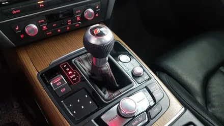 : 벤츠 E220 BLUETEC 15년 프론트, 리어 브레이크디스크 패드 센서 교체 : 차량을 멈추게 하는 역할인 브레이크 디스크와 패드, 마찰로 소모되는 부품 : 대구씨앤디 :