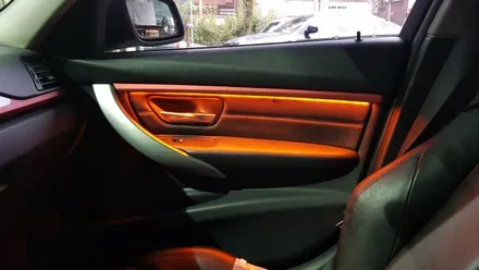 BMW 3시리즈 F30 320d 가변 엠비언트 시공 및 운전석 손잡이 진득거림 교체 작업 가변도어엠비언트+오디오공조기엠비언트 실내 엠비언트튜닝 무드등 대구 씨앤디인터내셔널 2컬러