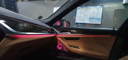 BMW 5시리즈 G30 520i 21년식 회오리트위터 LED미드스피커커버 미드스피커 장착 작업 G30회오리트위터스피커 튜닝 스피커교체 시공후기 실내인테리어 분위기 무드등 대구씨앤디