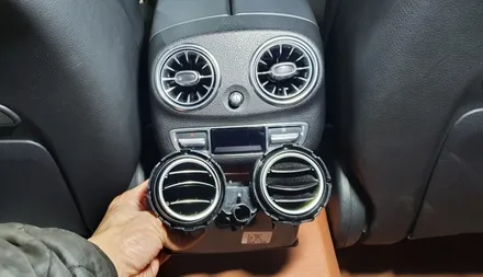 : 벤츠 E43 AMG 엠비언트 송풍구 교체 : 날마다 기분따라 엠비언트 색상을 통해 색다른 기분전환 ✨ 같은 도로 위 다른 기분 🎶 대구 대명동 씨앤디인터내셔널 대구씨앤디 :