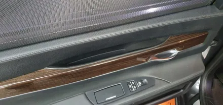 튜닝처럼 극적인 효과는 아니지만 버튼교체만으로도 충분히 깔끔한 작업 : BMW F01 740d / 740Li 아이드라이브 버튼, 스타트버튼, 실내손잡이 교체 : 대구씨앤디 대명동