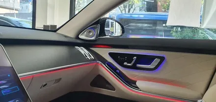 대구 벤츠 S클래스 S450 22년식 액티브 엠비언트와 함께 4D 전동트위터 교체하여 실내 분위기 반전!  차량내 인테리어 하기 좋은 전동트위터 대구엠비언트 대구자동차전문 씨앤디