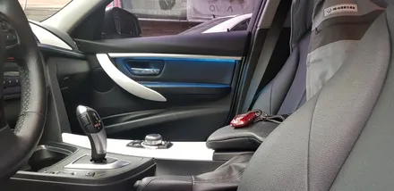 BMW F30 실내 도어 엠비언트 장착 실내라이트 튜닝 전문점 LED 도어 무드등 시공 3시리즈 320d 대구 카센터 씨앤디인터내셔널
