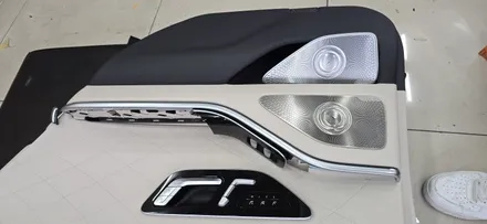 : 벤츠 W223 S450 23년식 도어 피아노라커트림, 미드커버, 4D 부메스터 스피커 장착 : 은은한 엠비언트로 차량의 고급스러움 UP! 색다름UP! 대구 대명동 : 대구씨앤디