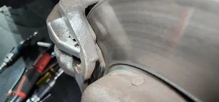 BMW G30 520i 프론트/리어 브레이크패드 교체 리어 디퍼런셜오일 데후오일 교환 작업 5시리즈 20년식 BMW520i 앞패드교환 뒤패드교환 시공후기 대구수입차정비 남구 씨앤디