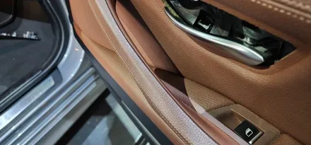 BMW F10 520d 운전석,조수석 손잡이 교체 작업 BMW고질병 실내손잡이 진득거림으로 인한 교환 시공후기 5시리즈 16년식 대구수입차정비 BMW정비 BMW튜닝 씨앤디인터내셔널