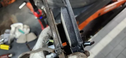 아우디 A6 35 TDI 엔진오일교환 및 앞패드교환 작업 15년식 A6엔진오일 A6프론트브레이크패드 교체 시공후기 대구수입차정비 아우디정비 앞산카페골목 남구 카센타 씨앤디인터내셔널