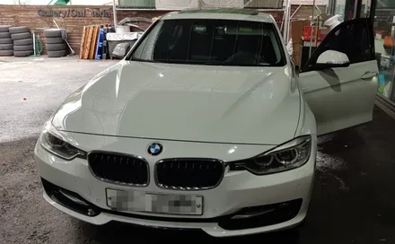 BMW F30 320d 가변 엠비언트 시공 및 운전석 손잡이 진득거림 교체 작업, 수입차 튜닝 전문점 3시리즈 2컬러 가변도어엠비언트 오디오 공조기 엠비언트 씨앤디인터내셔널