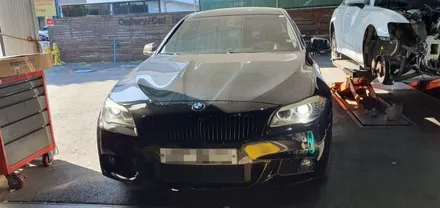 BMW 5시리즈 F10 528i 11년식 전동트렁크, 레드엠비언트, 손잡이교체 작업 BMW528i 듀얼쇼바 전동 트렁크 시공후기 4도어 레드 실내 LED 엠비언트 라이트 대구씨앤디