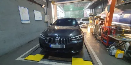 BMW 5시리즈 G30 520i 21년식 회오리트위터 LED미드스피커커버 미드스피커 장착 작업 G30회오리트위터스피커 튜닝 스피커교체 시공후기 실내인테리어 분위기 무드등 대구씨앤디