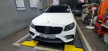 : 벤츠 E43 AMG 엠비언트 송풍구 교체 : 날마다 기분따라 엠비언트 색상을 통해 색다른 기분전환 ✨ 같은 도로 위 다른 기분 🎶 대구 대명동 씨앤디인터내셔널 대구씨앤디 :