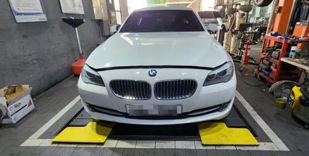 BMW 5시리즈 F10 520d 13년식 엔진오일교환 및 실내 운전석 윈도우스위치커버 손잡이 브라운색상 교체 작업 시공후기 BMW520d 고질병 대구수입차정비 씨앤디인터내셔널